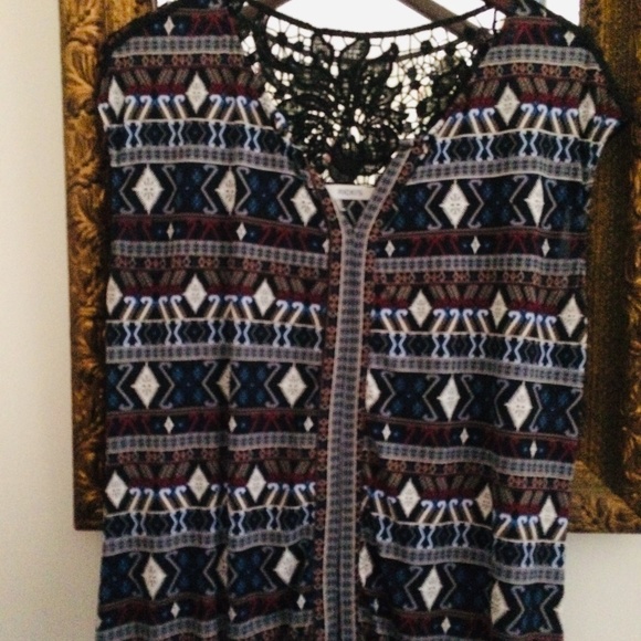 Ladies geometric blouse with Black lace across back shoulders size Medium - Picture 1 of 4